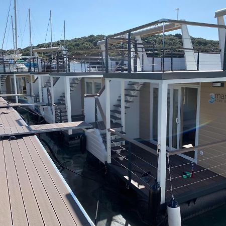Floating House - Arena 2 Villa Pula Bagian luar foto